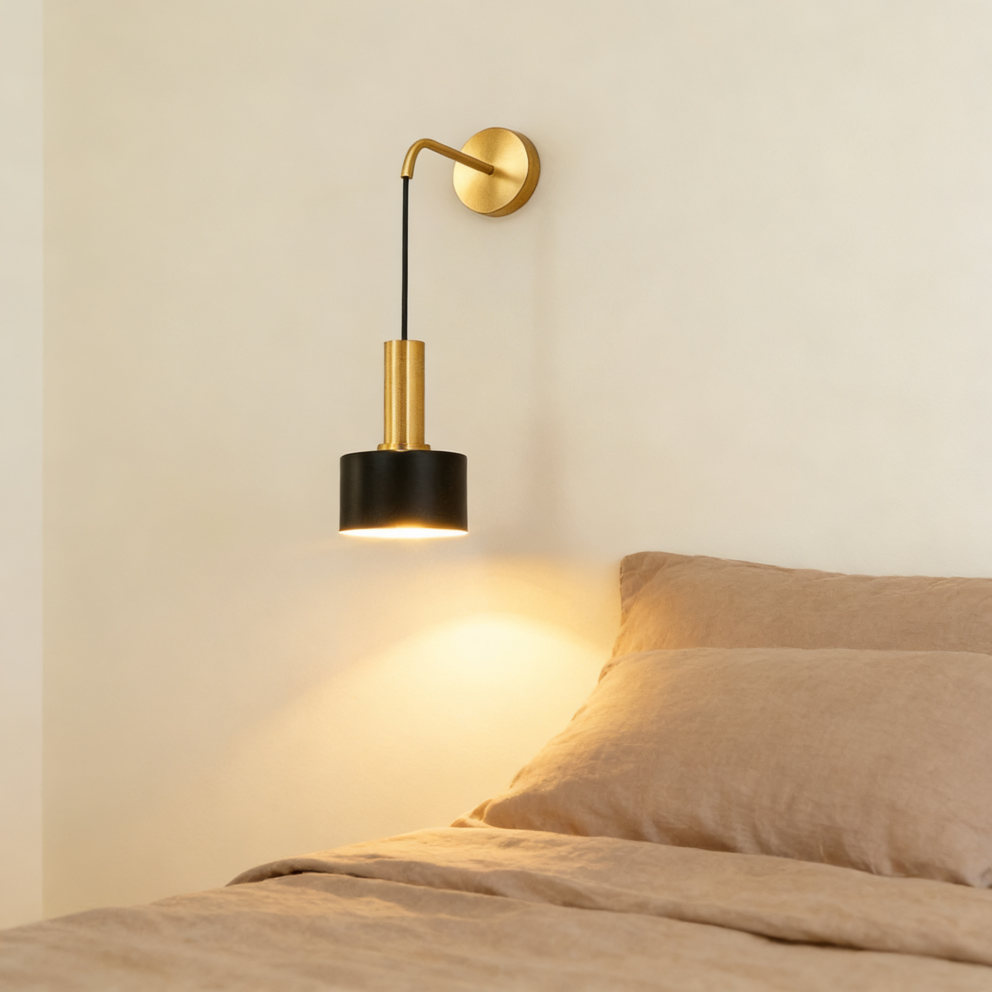 Messing Wandleuchte Schlafzimmer – warmes LED-Licht
